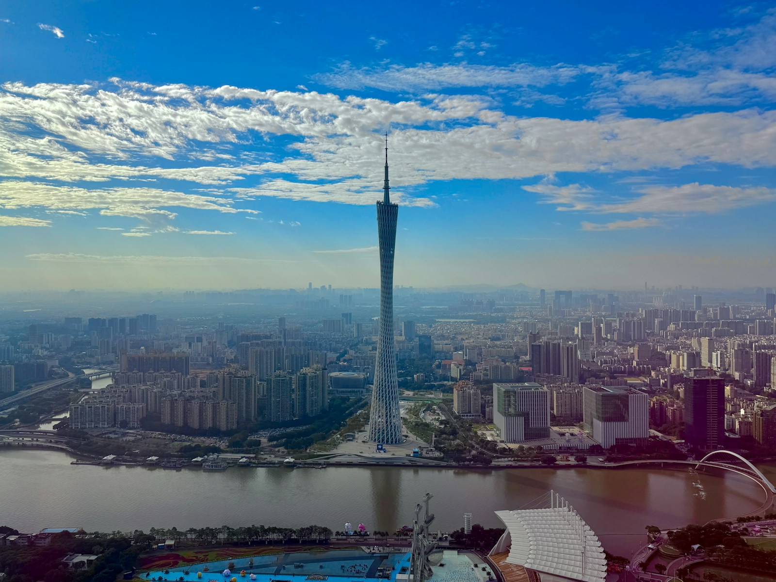 Canton Tower und Perlfluss in Guangzhou