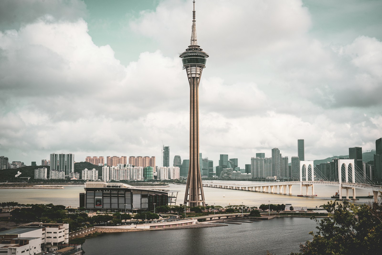 Macau Tower mit Stadtpanorama